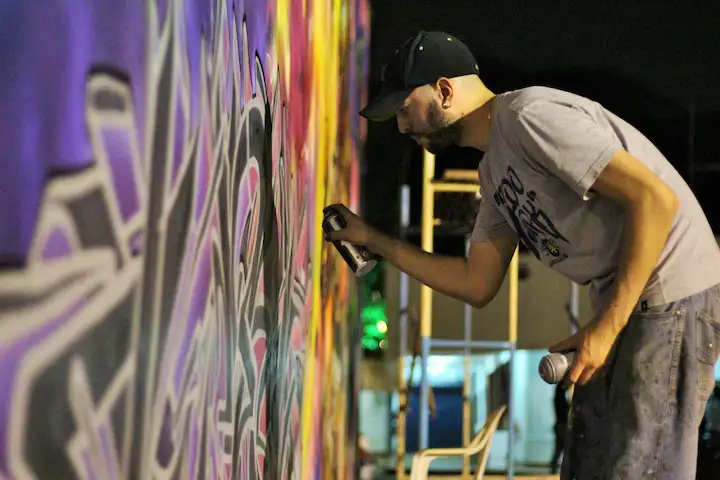 Wicked broz artist creating graffiti wall art at IIT bombay for 2016 techfest 3