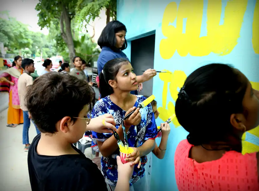 migrants-joined -for art-work -design-for -clean noida 4