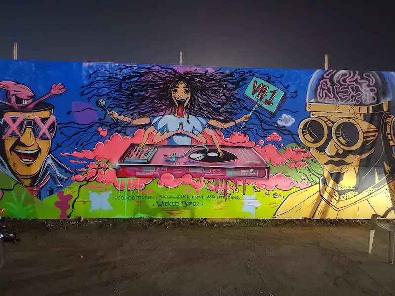 music electric art theme curated for the event vh1 supersonic 2